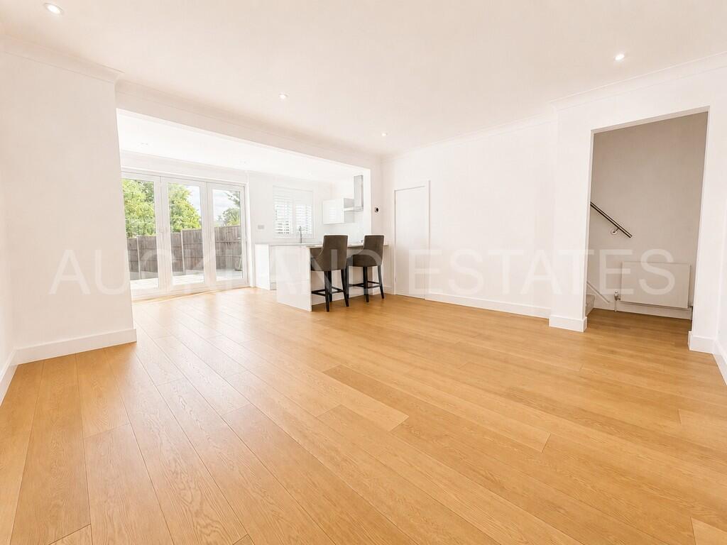 House in Enfield - View 5