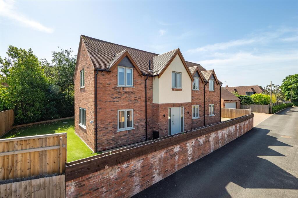 5-bed detached on Two Acre Lane, Welford On Avon, £1,000,000