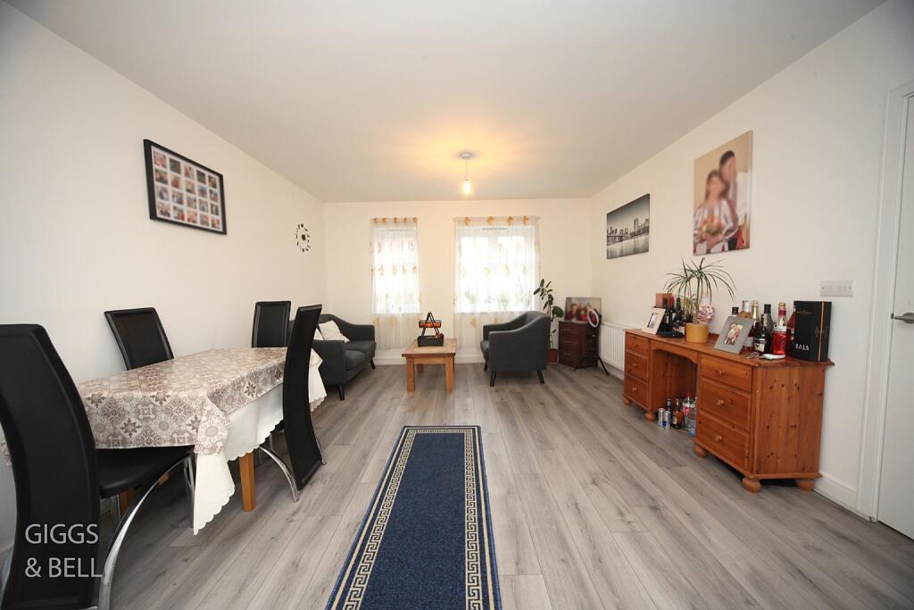 Armstrong Road, Luton, Bedfordshire, LU2 0FU photo 2