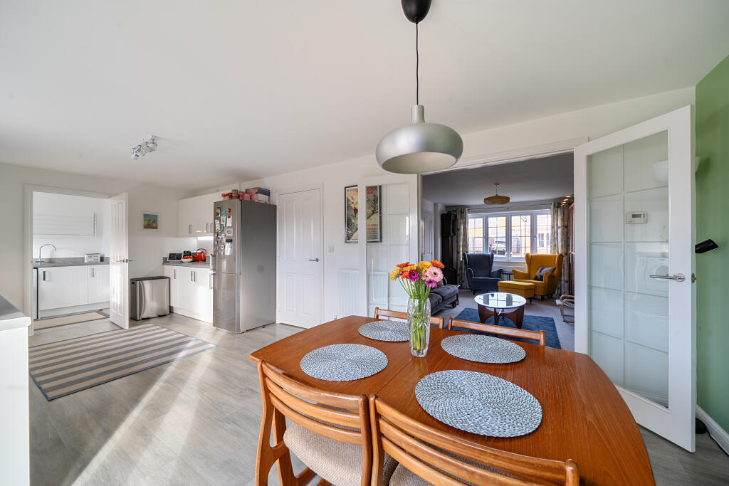 Cozens Grove, Shrivenham, Swindon, SN6 photo 4