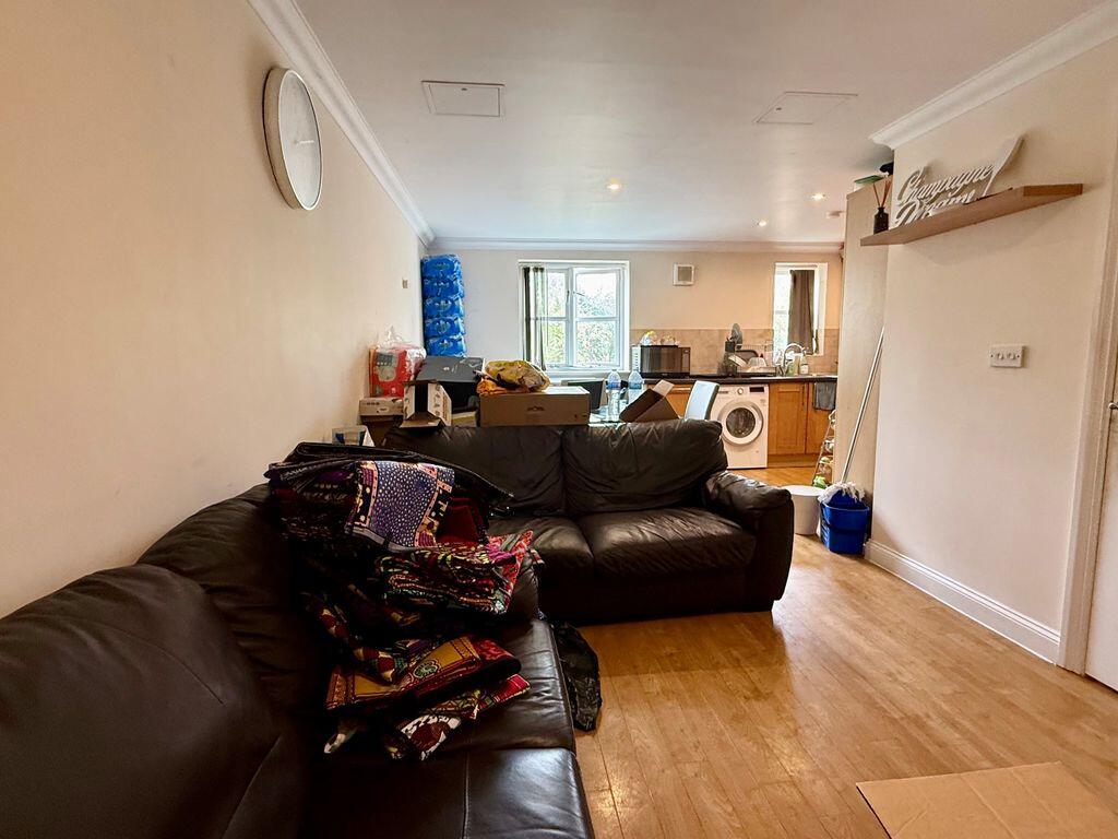 Apartment in Milton Keynes, Shenley Church End - View 3