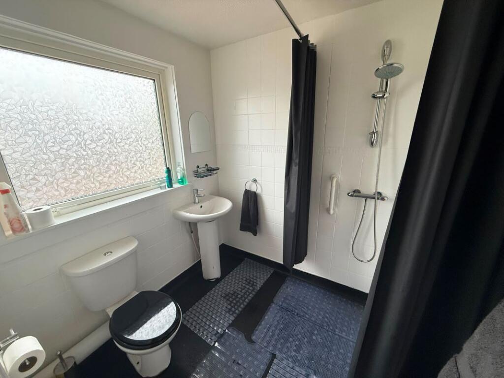 House in Glasgow, Gilshochill, Summerston - More