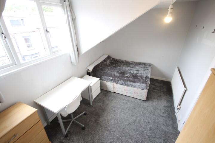 6 bedroom terraced house for rent