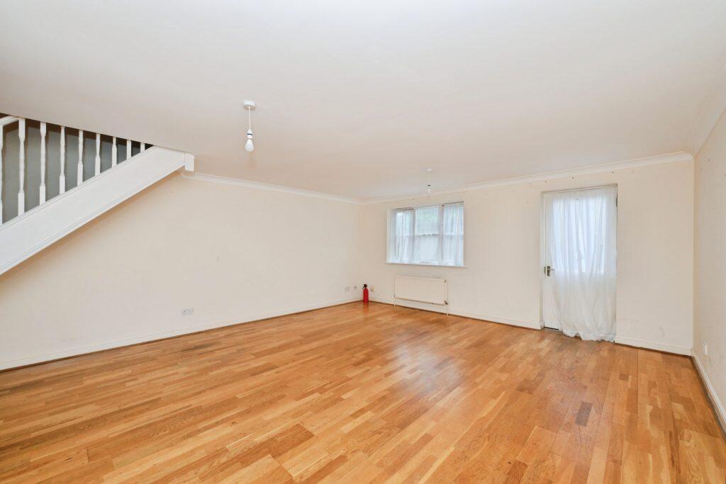 House in Enfield - More