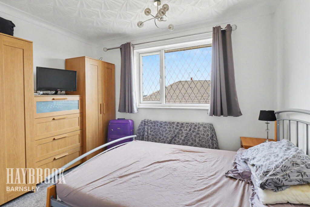 House in Barnsley, Lundwood - More