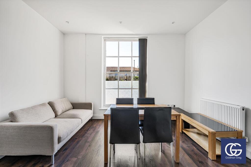 Apartment in London - More