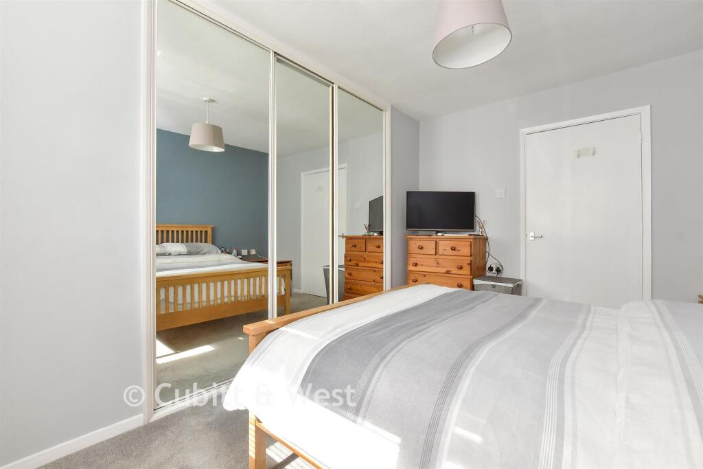 Apartment in Mole Valley, Surrey - View 4