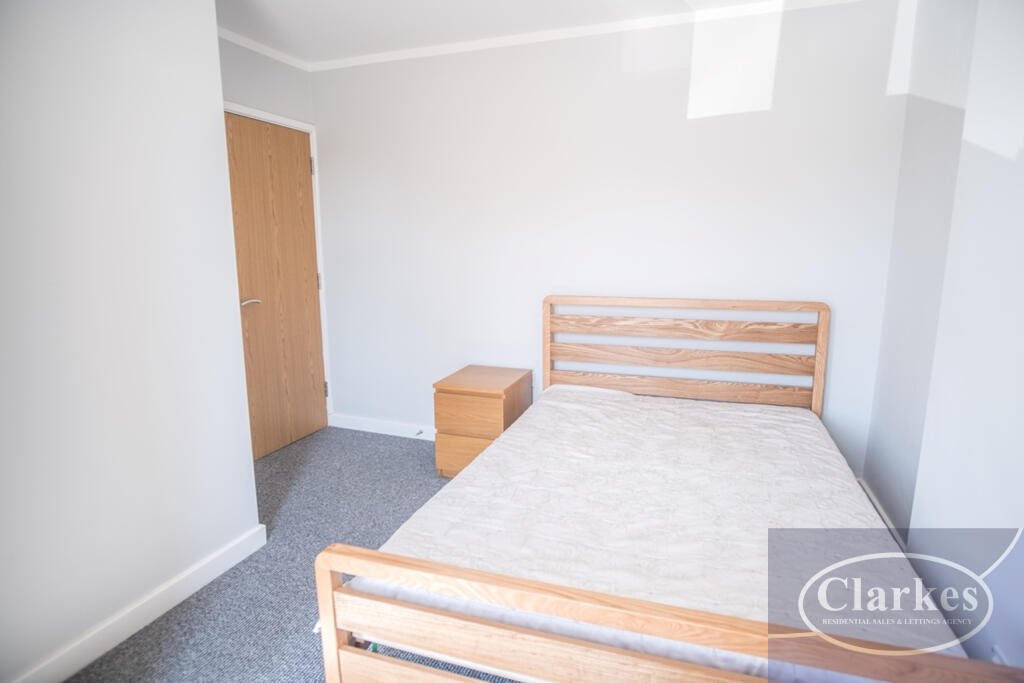 Apartment in Bournemouth, Winton - More