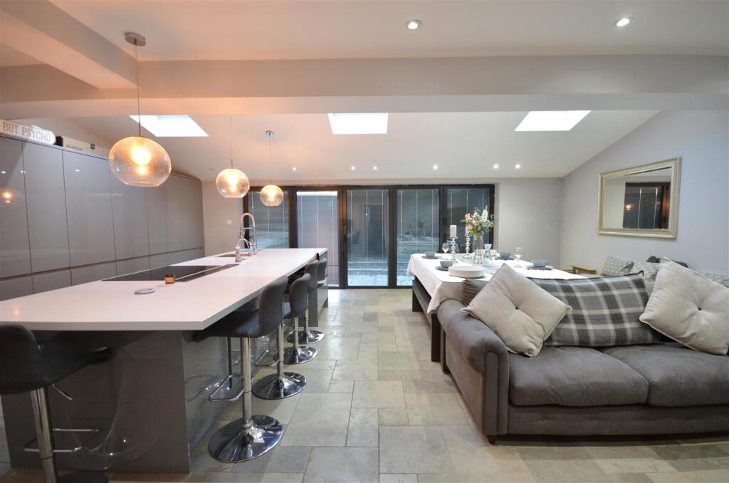 Main image of property: Carisbrooke Avenue, Watford