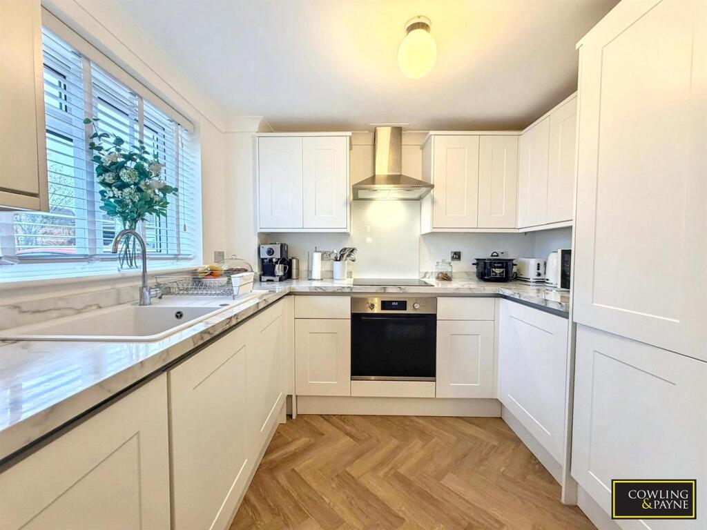 Derby Close, Langdon Hills photo 3