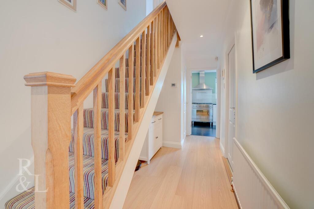 House in Gedling, Nottinghamshire - View 4