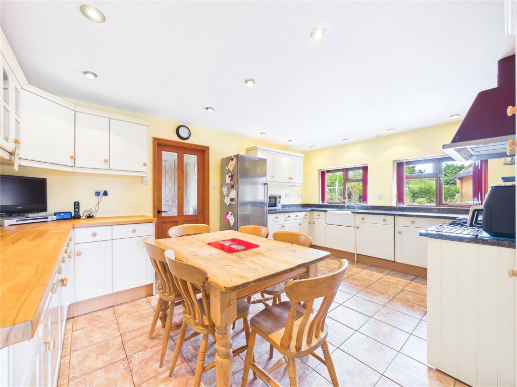 House in Worcester - View 5