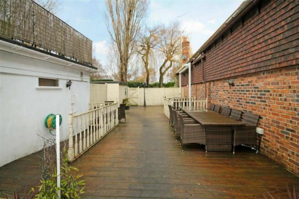 Bridge Street, Christchurch, BH23 photo 2