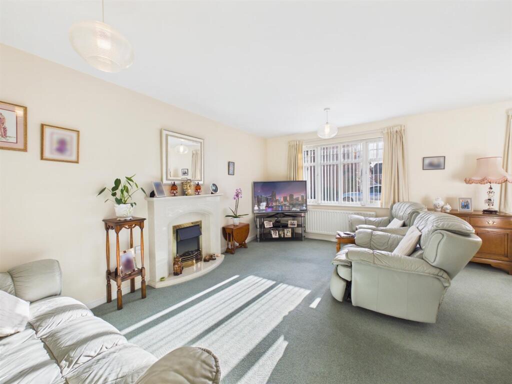 Airedale Drive, Bridlington photo 4