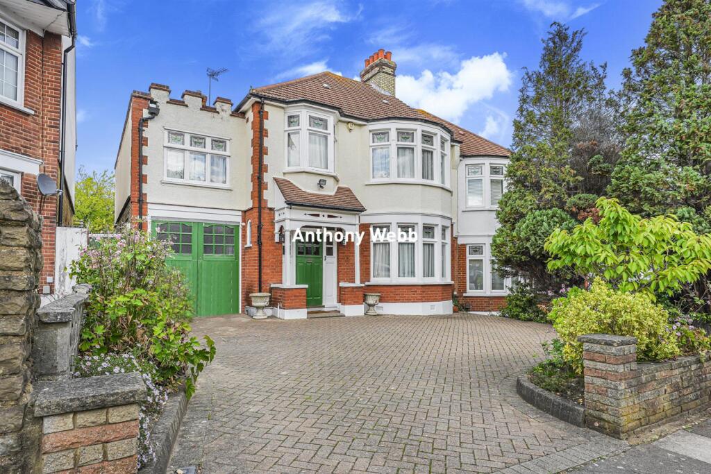 Main image of property: Bourne Hill, Palmers Green, N13
