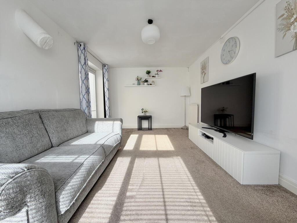 House in Wakefield, Alverthorpe - More