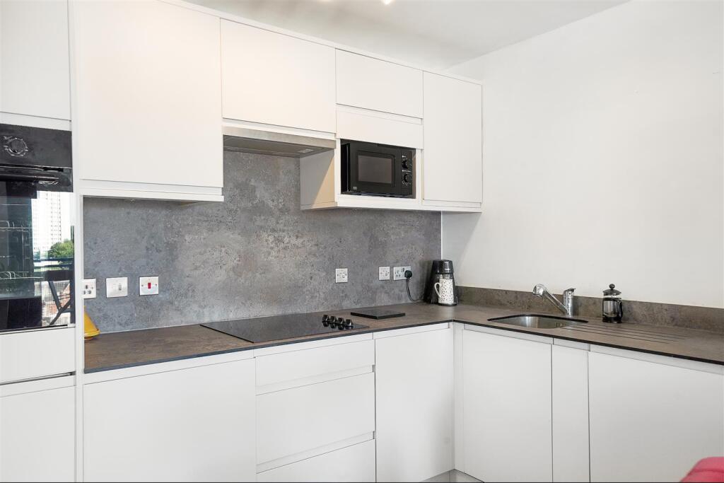 Apartment in London - View 2