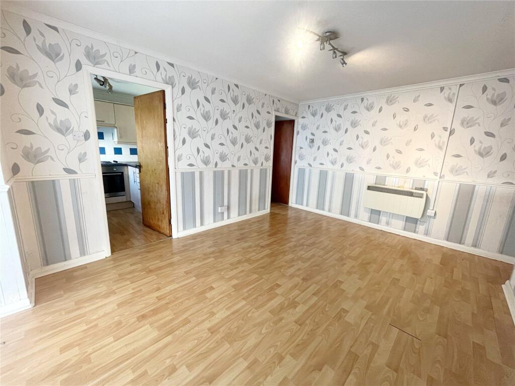 Baguley Crescent, Rhodes, Middleton, M24 photo 3