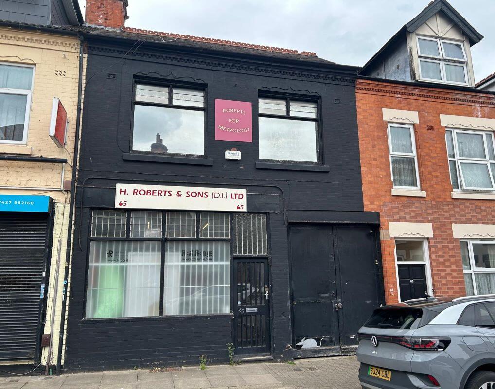 Main image of property: 65 Henton Road, Off Glenfield Road, Leicester, LE3 6AY