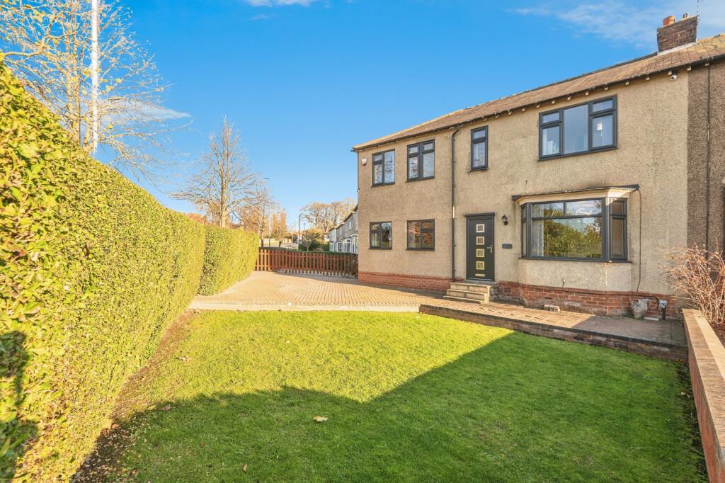 Main image of property: Huddersfield Road, Mirfield, West Yorkshire, WF14