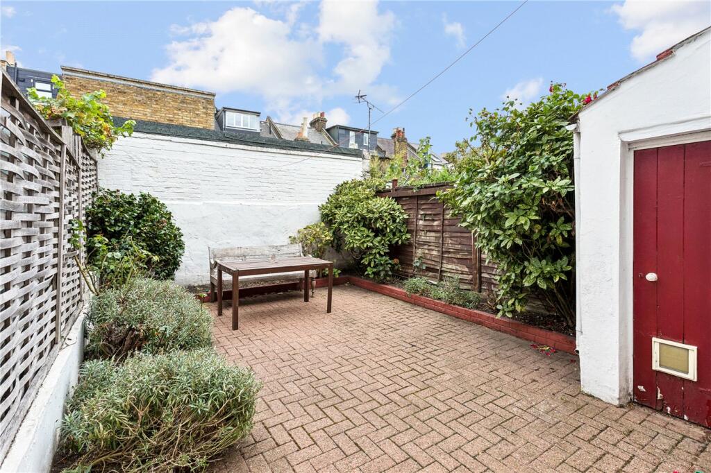 House in London - View 2