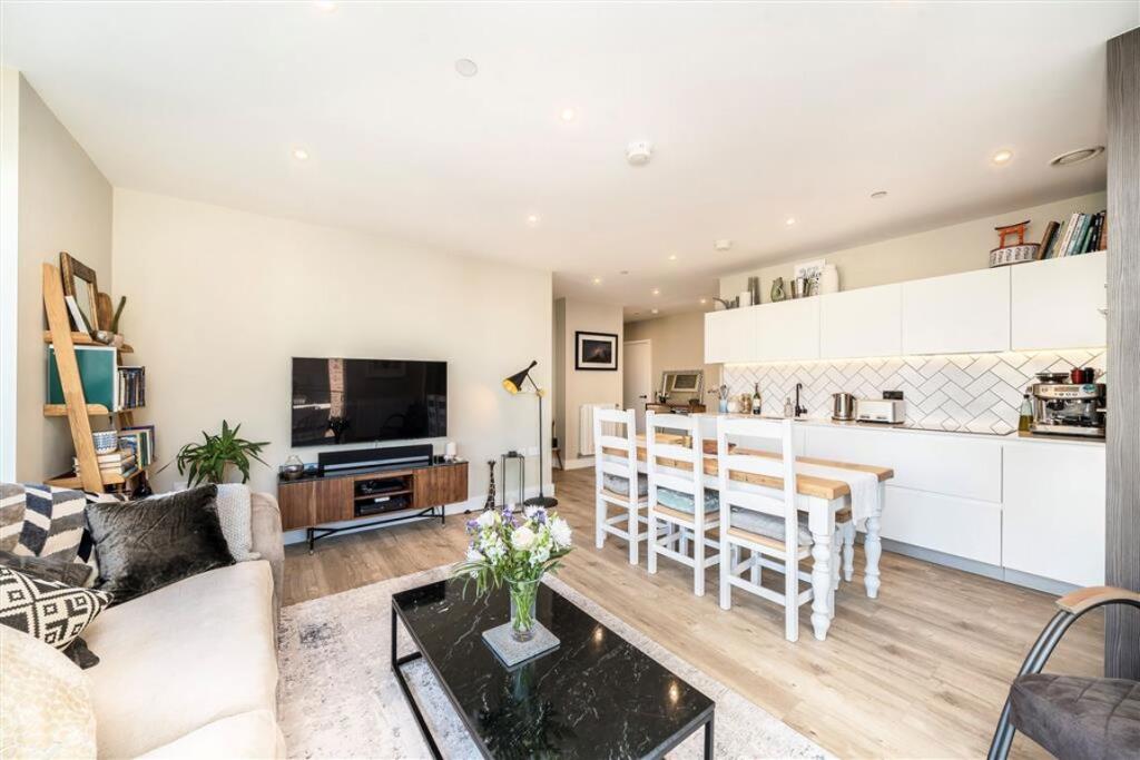 Apartment in London - More