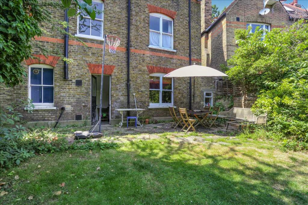 House in London - View 5