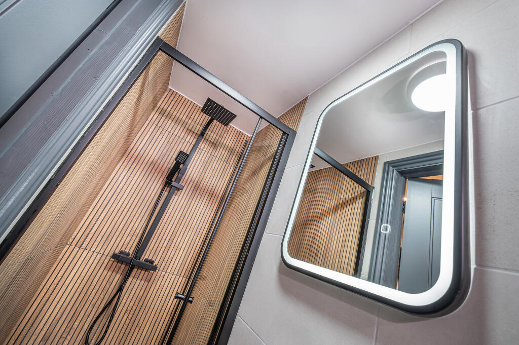 Studio 2 shower