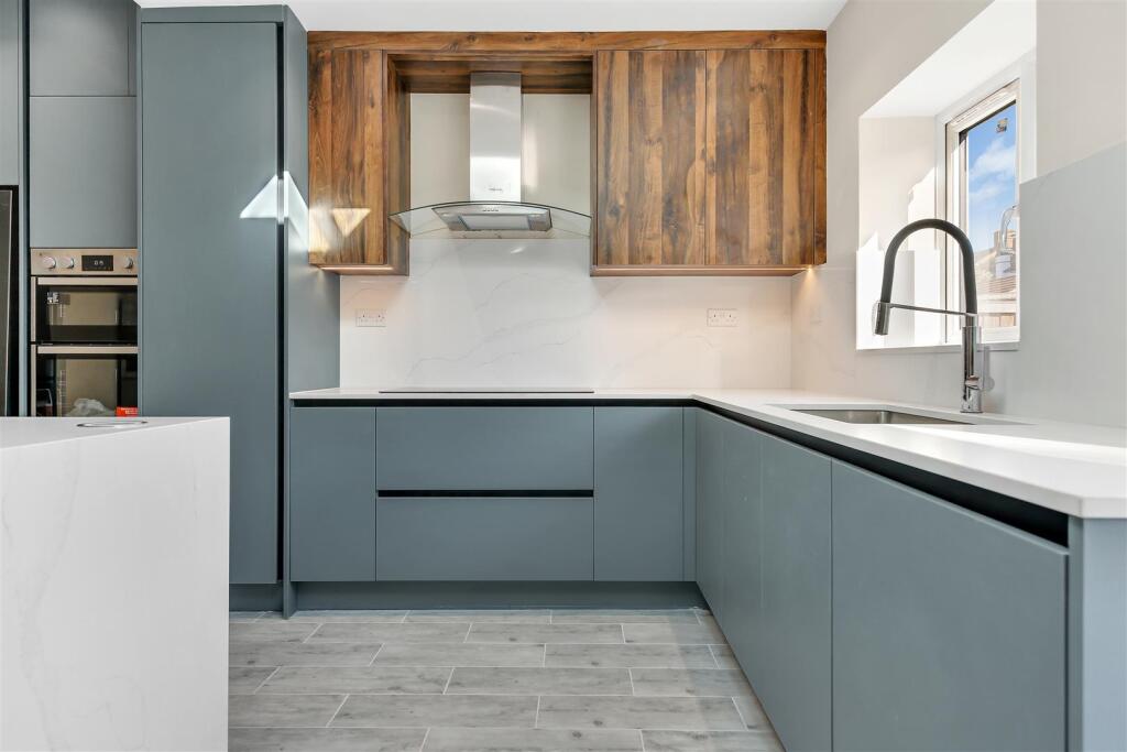 House in Ilford - More