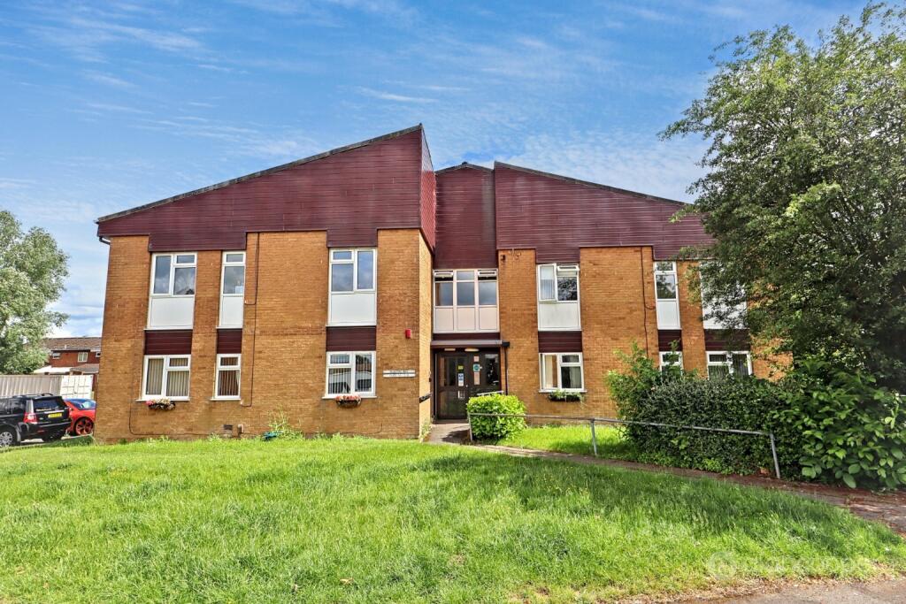 1-bed flat on Braemar Way, Glendale, Nuneaton, CV10 7LF, £95,000