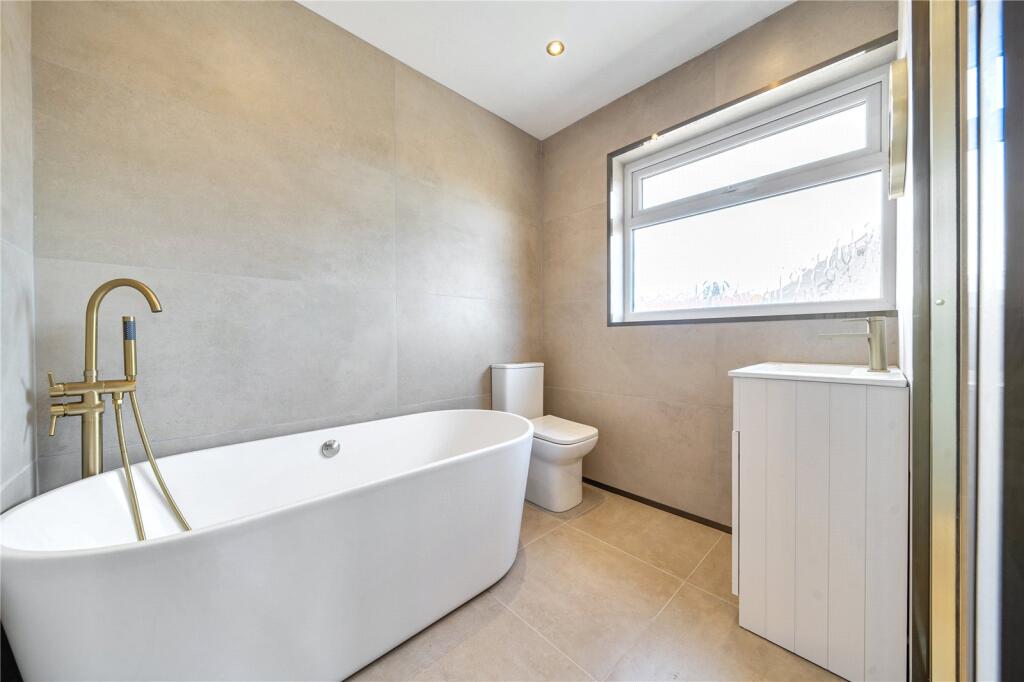 House in Gedling, Nottinghamshire - View 4