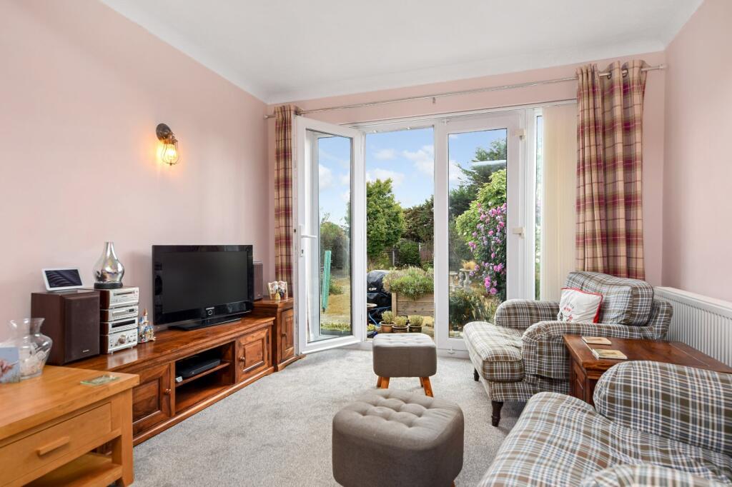 House in Southend-on-Sea - More