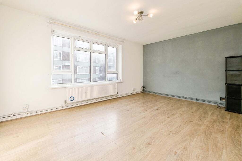Diban Court, Diban Avenue, Hornchurch, RM12 photo 3