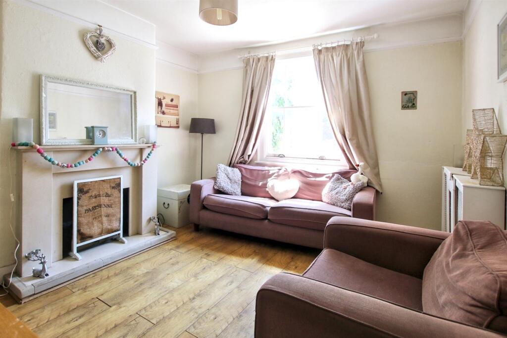 Highlands Road, South Leatherhead, KT22 photo 3