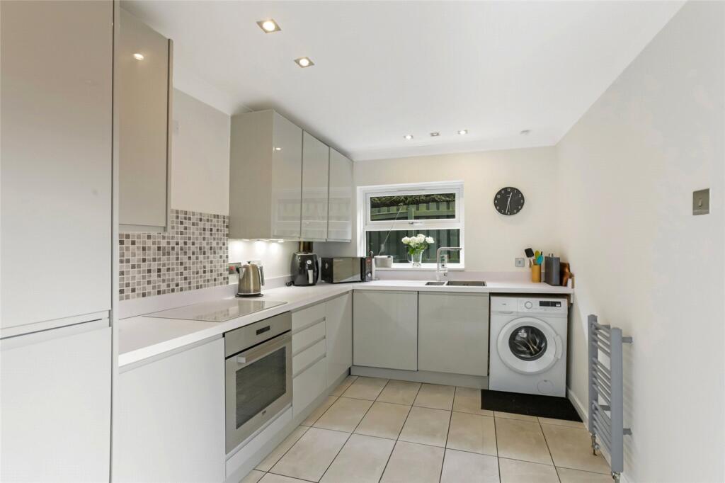 House in Glenmavis, Brackenhirst - View 5