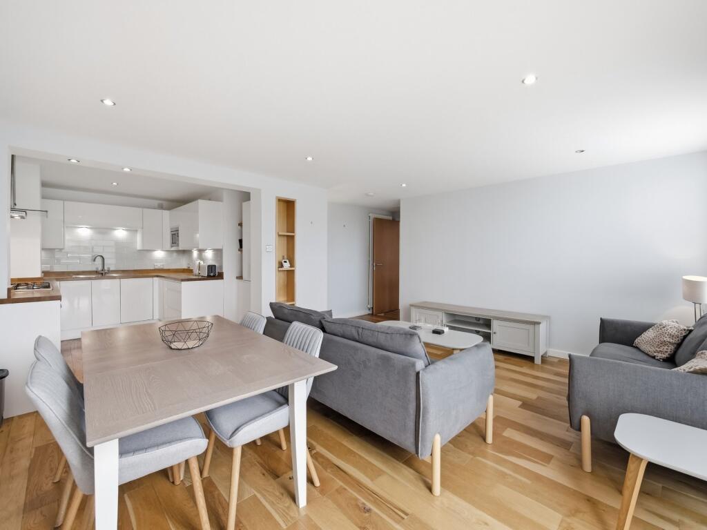 Main image of property: 101/22 East London Street, Edinburgh, EH7