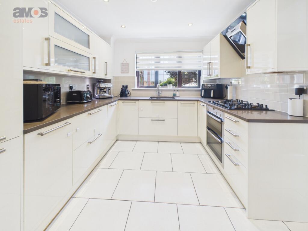 House in Rochford, Hockley - View 4