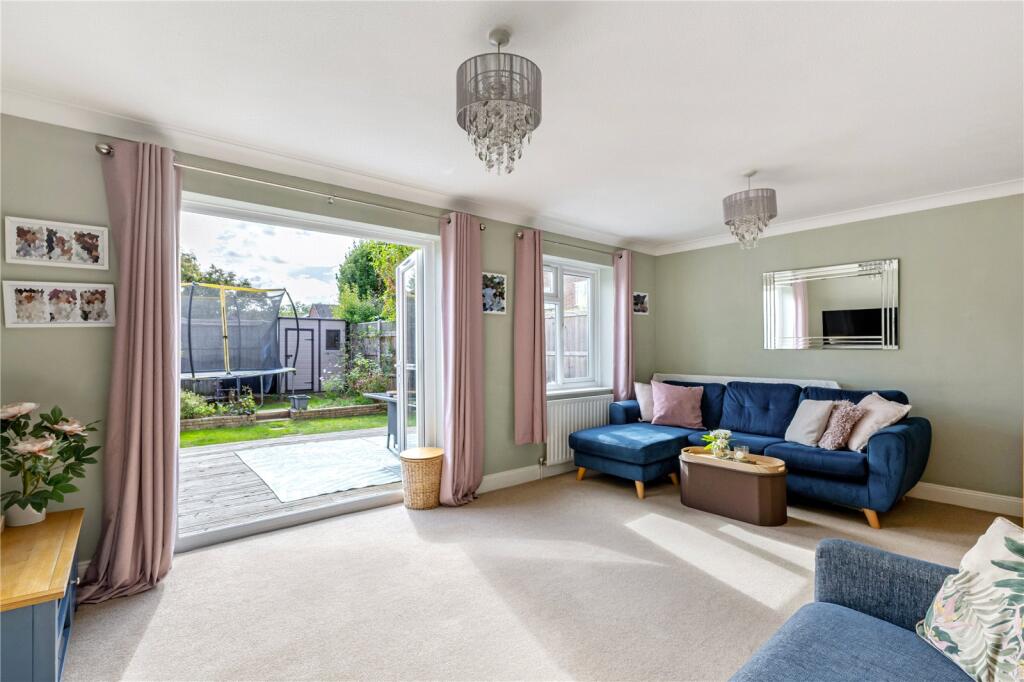 House in Farnham - View 3