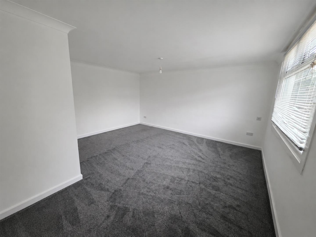 House in Hull - View 5