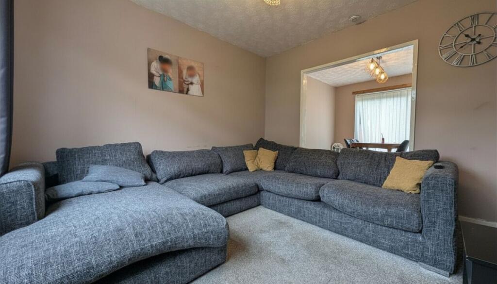 House in Leeds, West Yorkshire - View 5