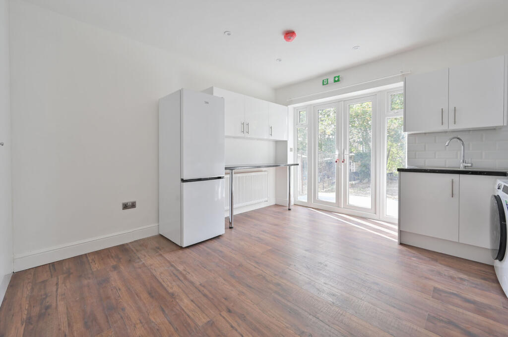 House in Harrow - View 3