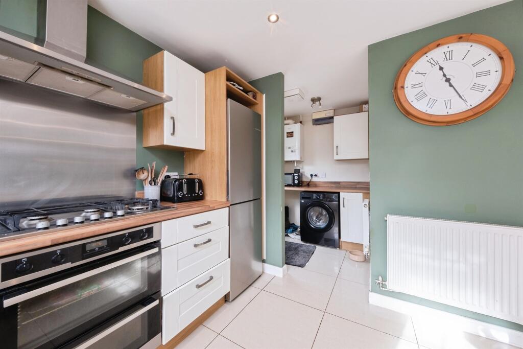 House in Buckingham, Buckinghamshire - More