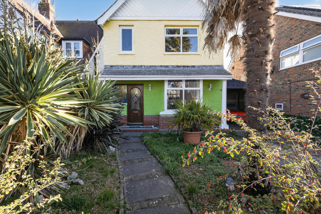 4-bed detached on Orchard Road, Havant, PO9, £575,000