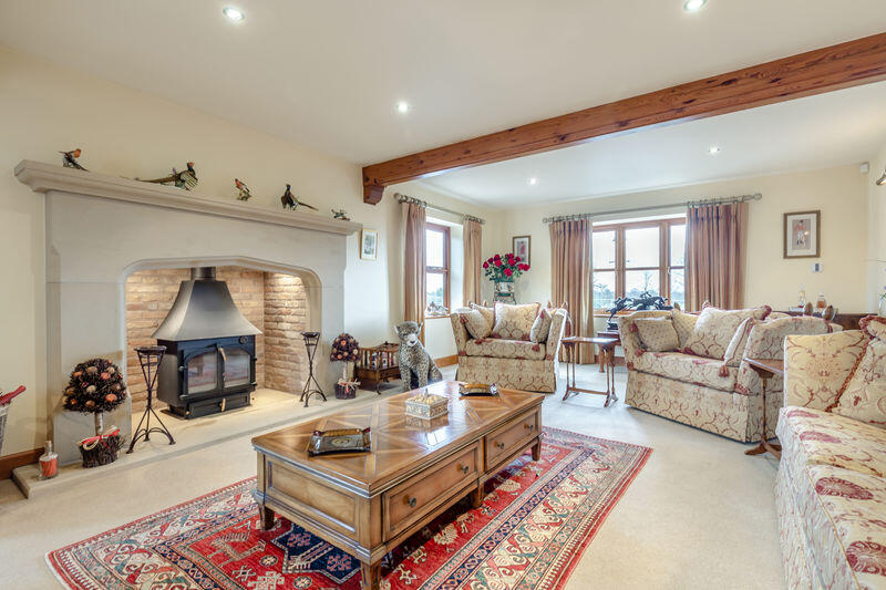 Detached Country House with Annexe & Equestrian Facilities set in 4.5 acres. photo 3