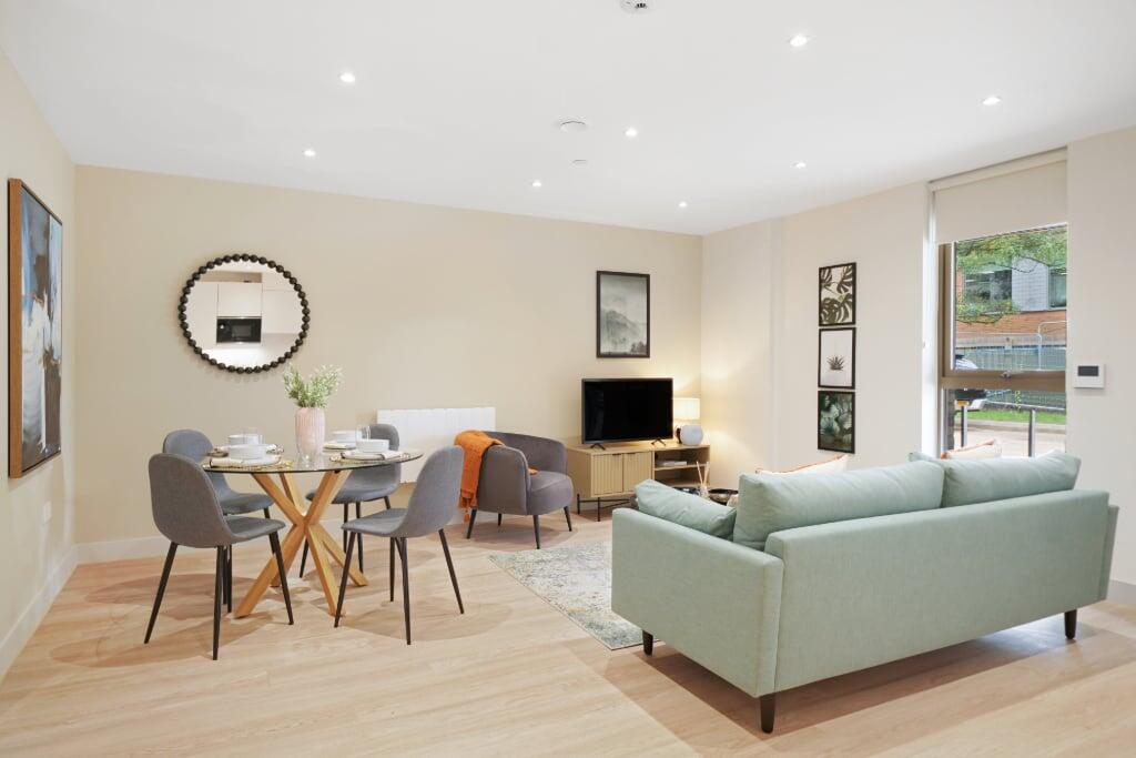Apartment in Mole Valley, Leatherhead - View 5
