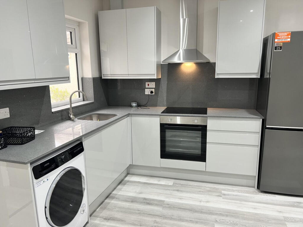 Apartment in Slough, Chalvey - View 2