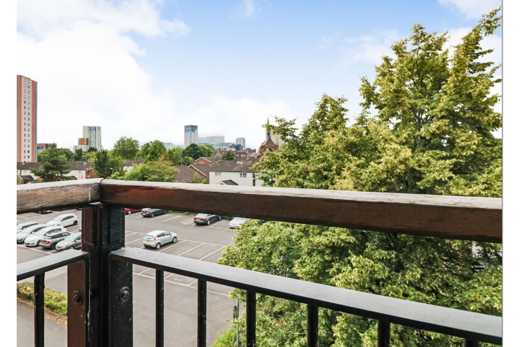 2-bed flat on 234 Ordsall Lane, Salford, M5, £191,000