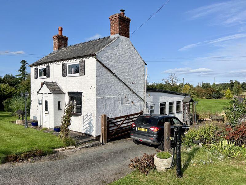 3-bed detached on Walford Heath, Shrewsbury, SY4 3AZ, £375,000
