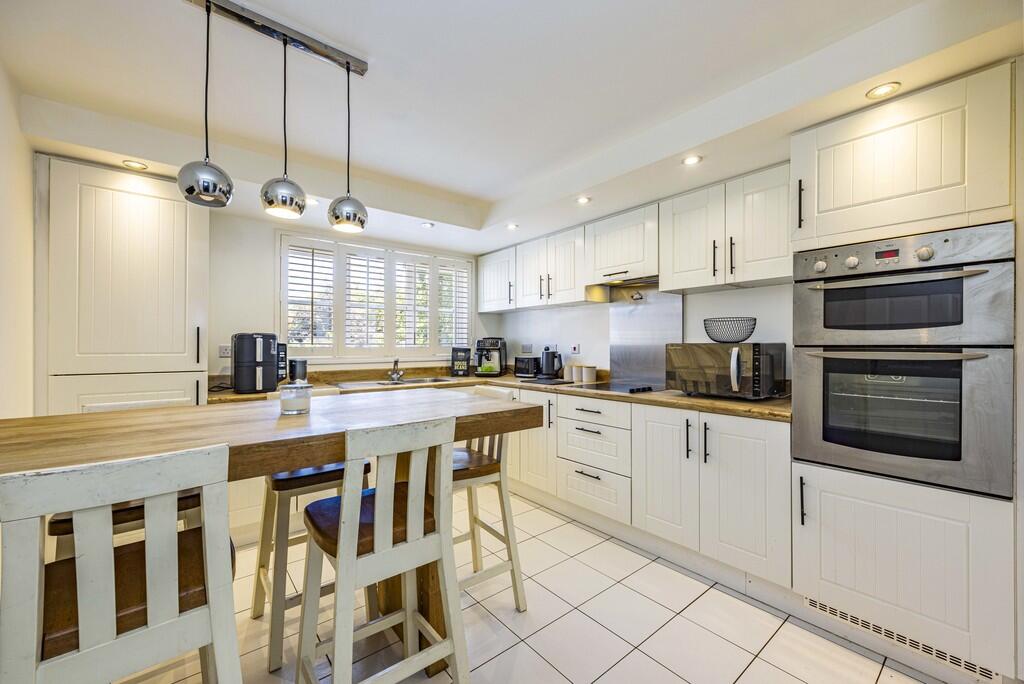 Barnes Close, Wilford, Nottingham - View 4