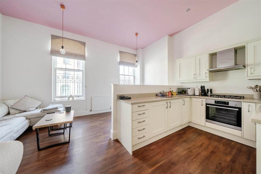 Apartment in Dorchester - View 3